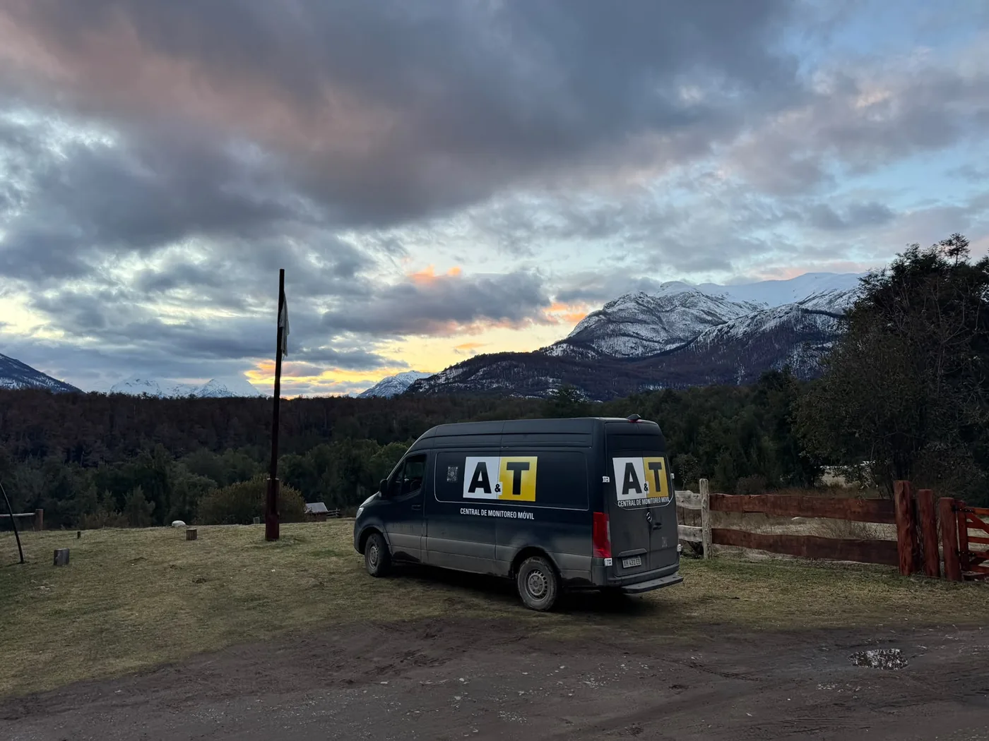 Central de Monitoreo Móvil en el Parque Nacional Los Alerces · Chubut