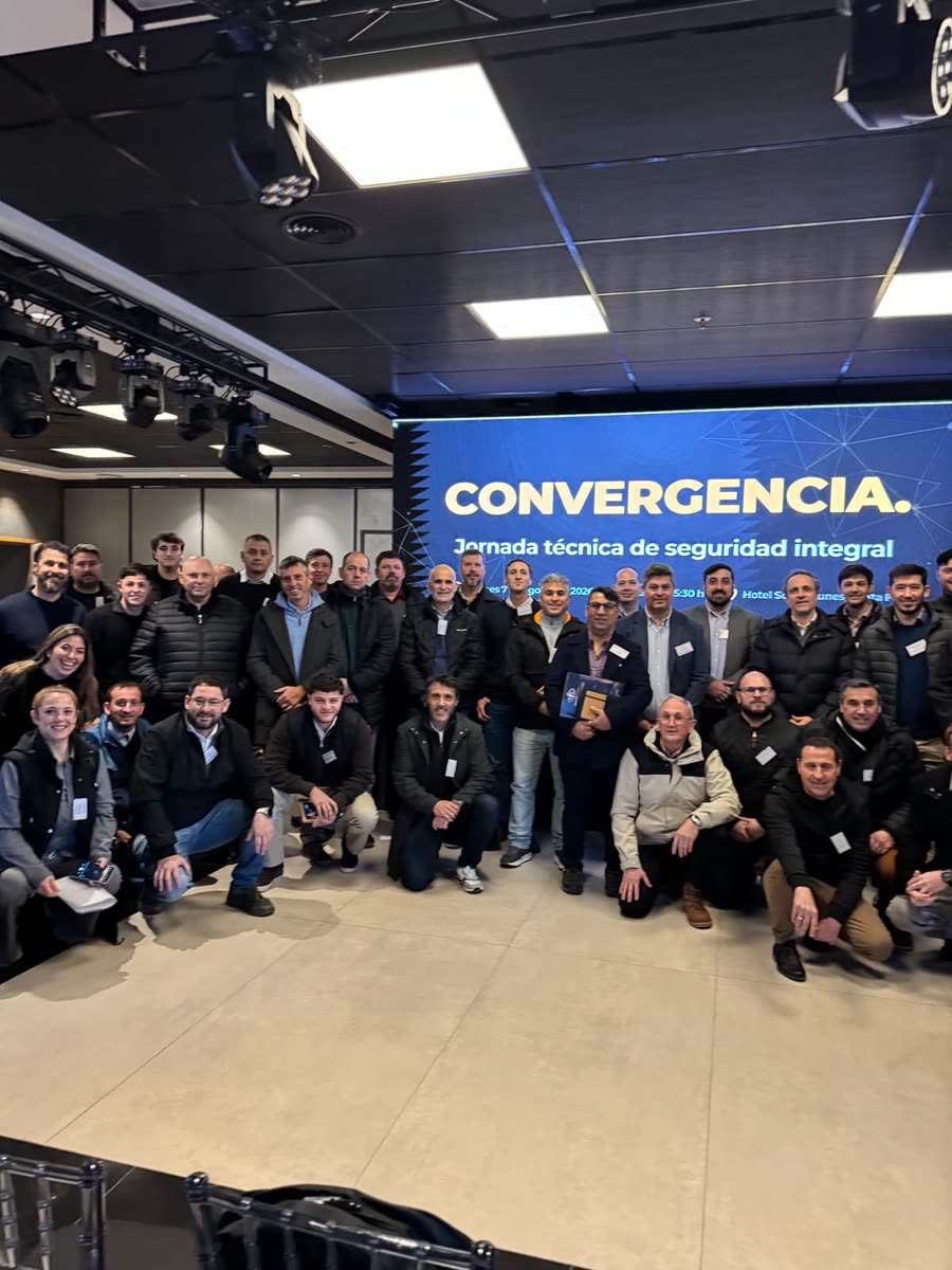 Foto grupal de los participantes de Convergencia