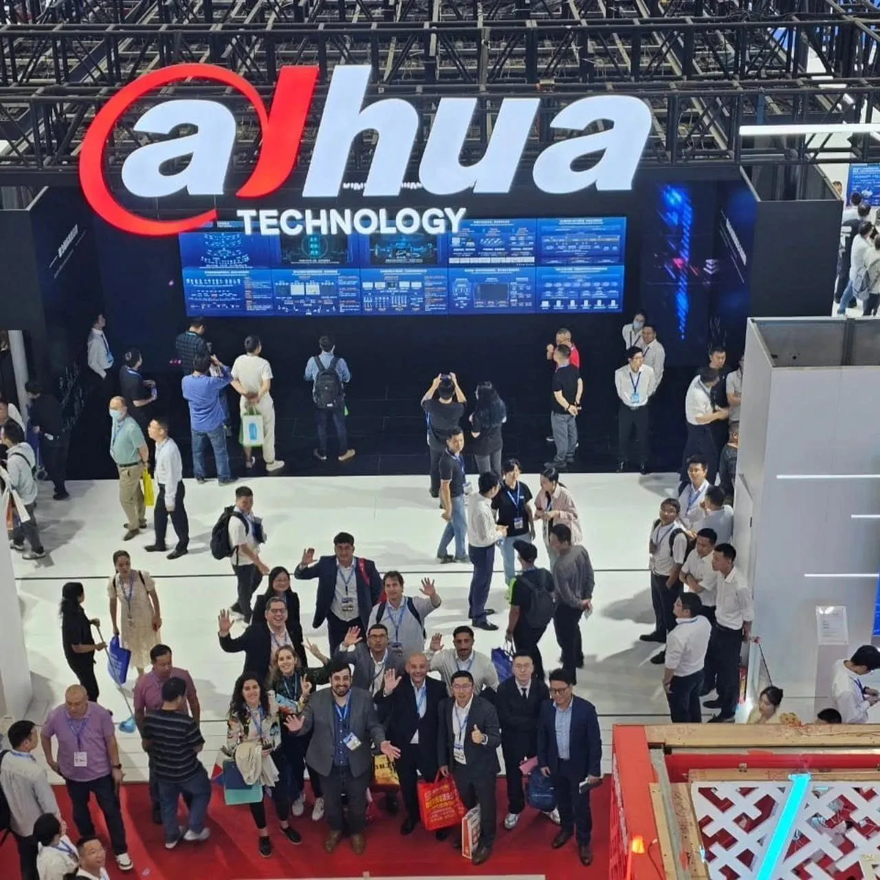 Delegación A&T en el stand de Dahua