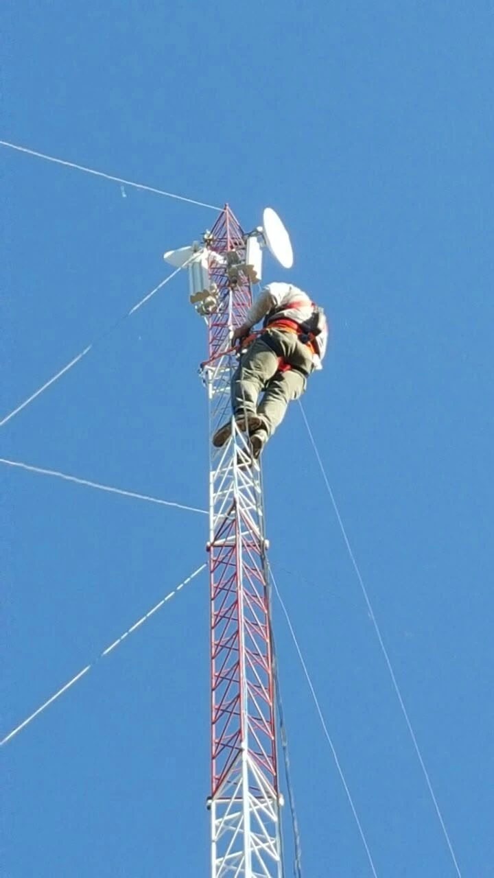 Enlace inalámbrico · torre de comunicaciones
