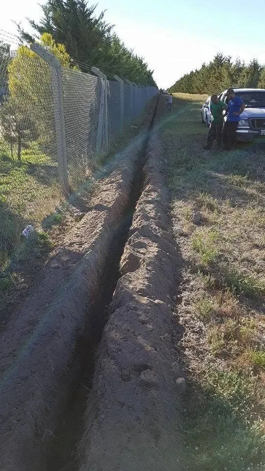 Zanjeo perimetral · obra en barrio privado